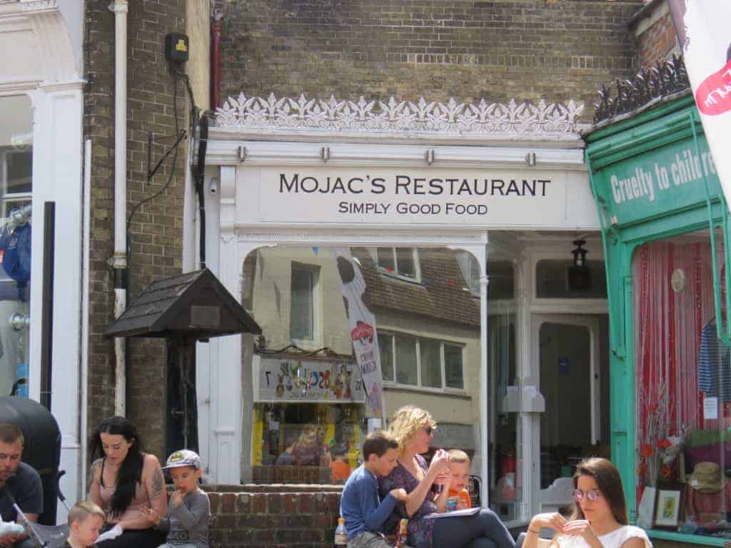 Mojacs Restaurant and Bar